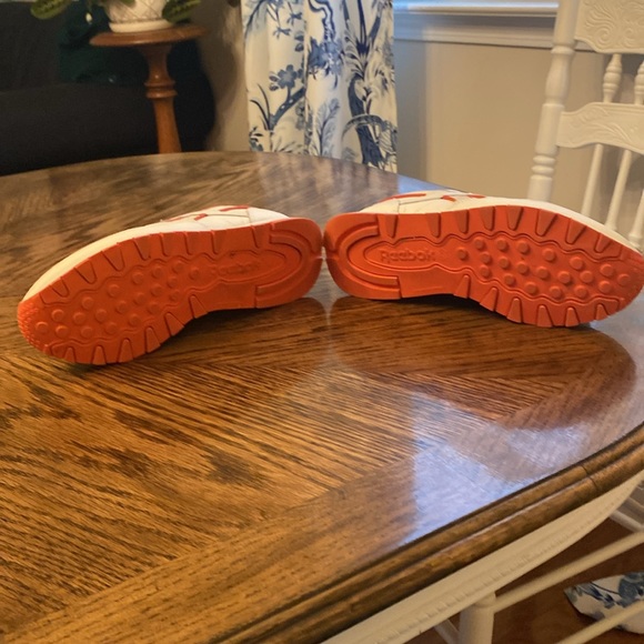 Reebok Women's Classic Leather Sneaker, Chalk/Fiery Orange/White, 8 M US - Picture 4 of 4